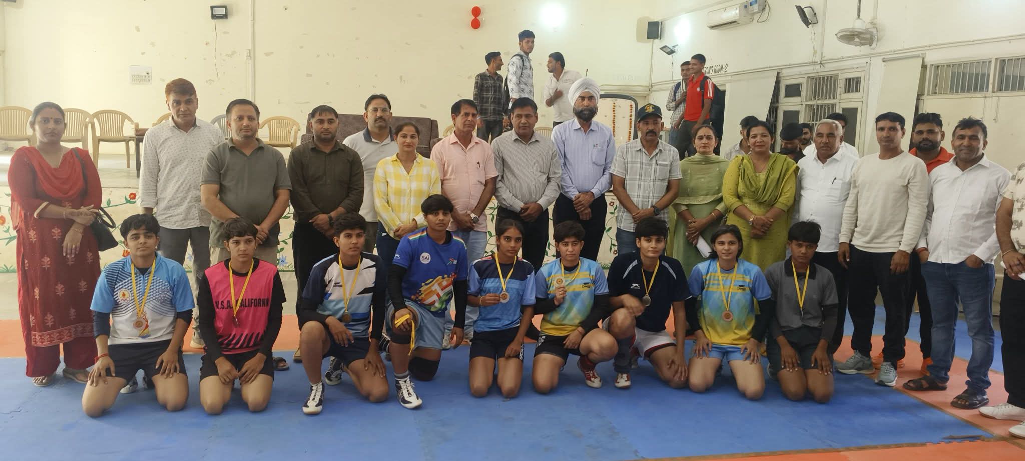 क़ब्बड़ी टीम ने सीआरएसयू जींद द्वारा आयोजित इंटर कॉलेज टूर्नामेंट में सिल्वर मेडल जीतकर क़ब्बड़ी टीम ने सीआरएसयू जींद द्वारा आयोजित इंटर कॉलेज टूर्नामेंट में सिल्वर मेडल जीतकर एक नईई