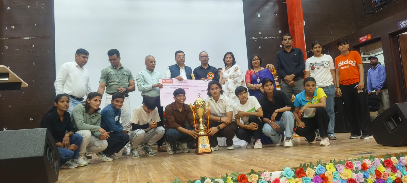 स्पोर्ट्स की ओवरऑल ट्रॉफी एसडी कॉलेज के नाम